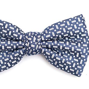Gravata Borboleta Em Poliéster Cinza Com Desenho Geométricos Em Azul E Detalhes Em Branco