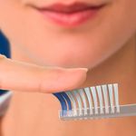 KIT ESCOVA DENTAL ORAL B SENSITIVE INDICATOR EXT SOFT+FIO